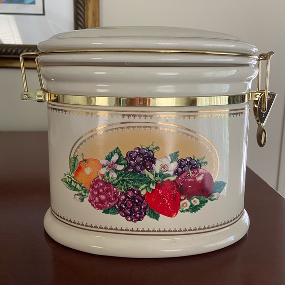 Collectable VTG Knotts Berry Farm Oval Ceramic Cookie Jar Snap Rubber Seal Lid - Picture 1 of 10